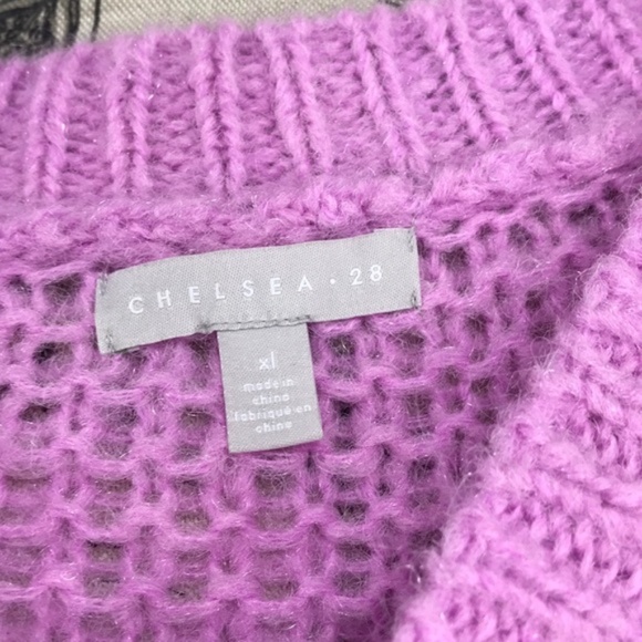 Chelsea28 Crewneck Sweater - Picture 4 of 6